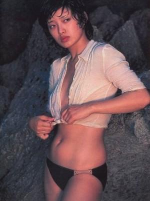 山口百惠早年湿身比基尼写真曝光（图）