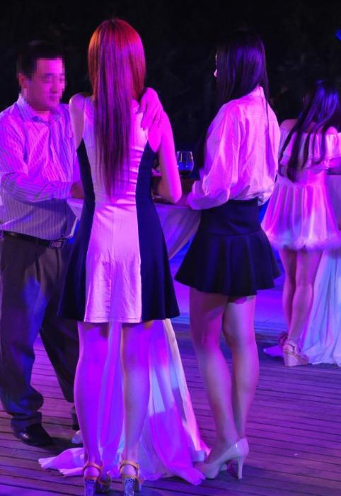 网友爆料北京神秘大趴堪比海天盛筵（图）
