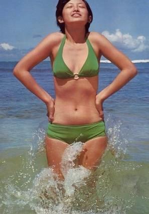 山口百惠早年湿身比基尼写真曝光（图）