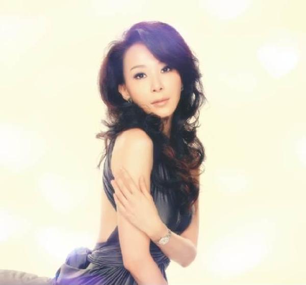 盘点靠改名改变命运的30位女星（图）