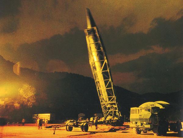 中国东风-4陆基机动弹道导弹和东风5洲际导弹望而生畏