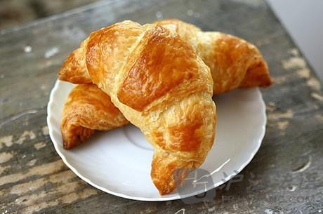 为什么法国的羊角面包是月牙状?