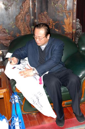 北京教区李山主教接见即将参加马拉松比赛的修女