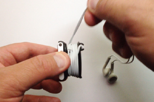 clipy:ipod nano 耳机绕线器