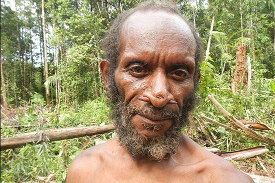 探访新几内亚岛食人族 女人地位竟不如猪