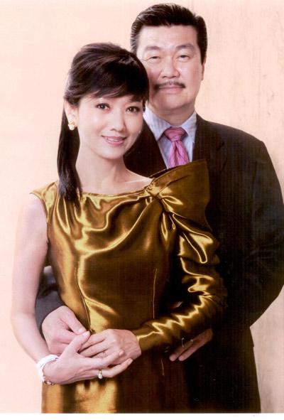揭娱圈女星二婚生活 黄奕怀孕姚晨异国完婚