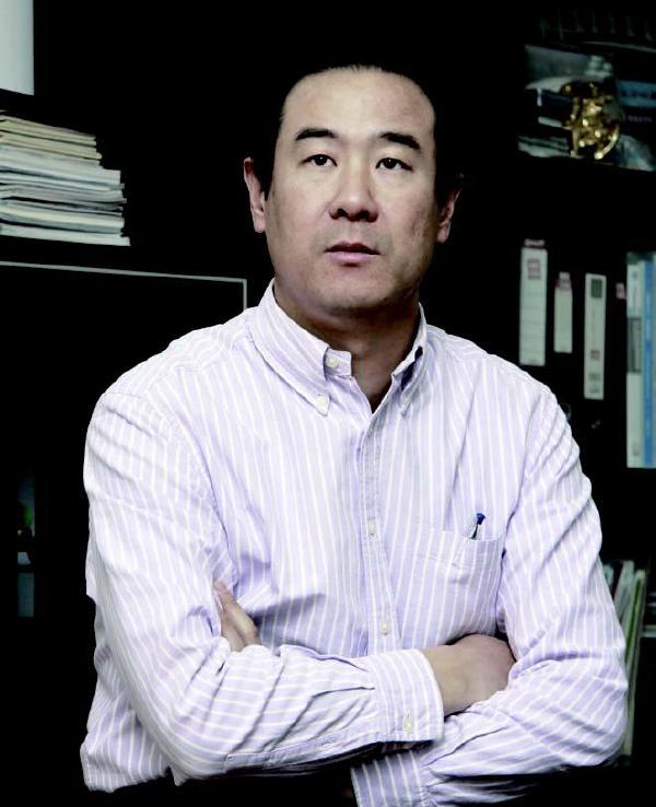 作为万网的小股东,最初的创始人张向东一直以拥有者的心态努力经营