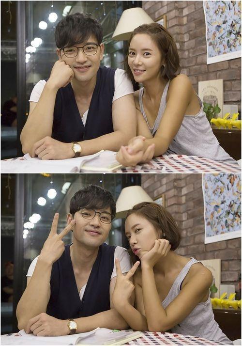 演员黄静茵-裴秀彬携手出演电视剧《秘密》,发布亲密合照