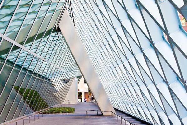 【项目名称】西雅图中央图书馆 【项目设计】库哈斯 【项目造价】 $