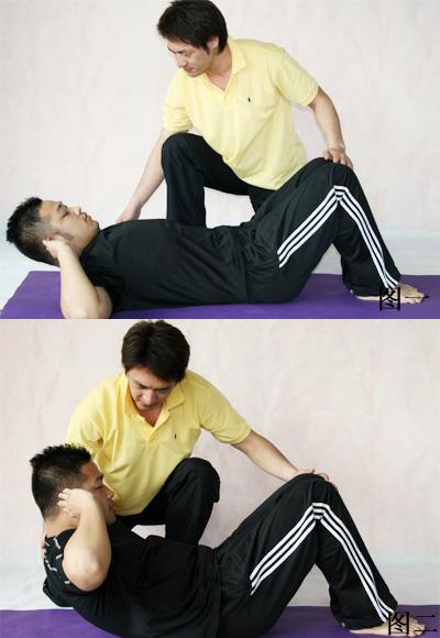 4个健身动作打造男人8块腹肌