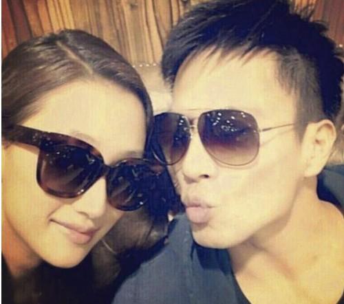 谢霆锋妹妹与男友头贴头大秀恩爱 安志杰嘟嘴偷吻