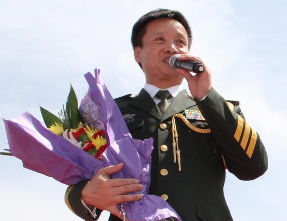 《军人本色———阎维文》 阎维文放歌轩辕故里 阎维文和清水县人民