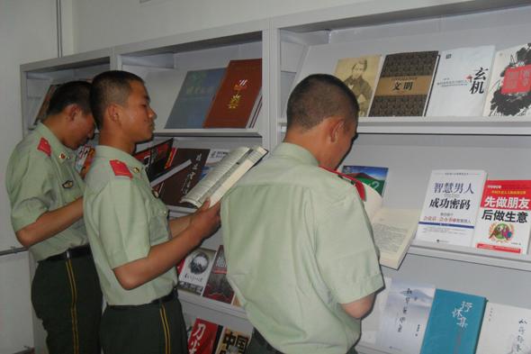 武警8633部队开展"读书评书"活动