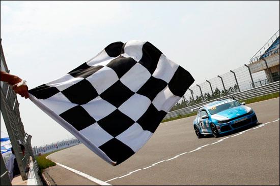 尚酷r杯2013赛季第六回合冠军赛车冲线
