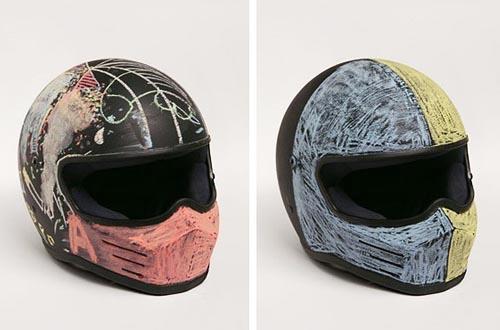 涂鸦的摩托车头盔